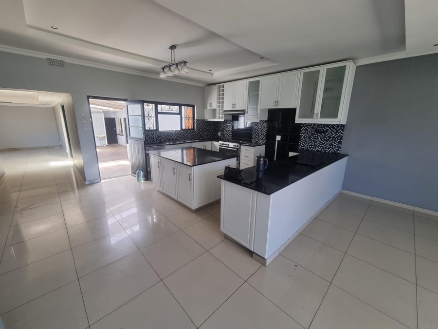 4 Bedroom Property for Sale in Claremont Western Cape